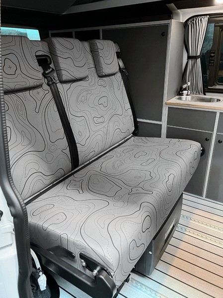DRIVE DRESSY Rückbankbezug VW T6/6.1 Ocean/Coaster 2-Sitzer, wild lines