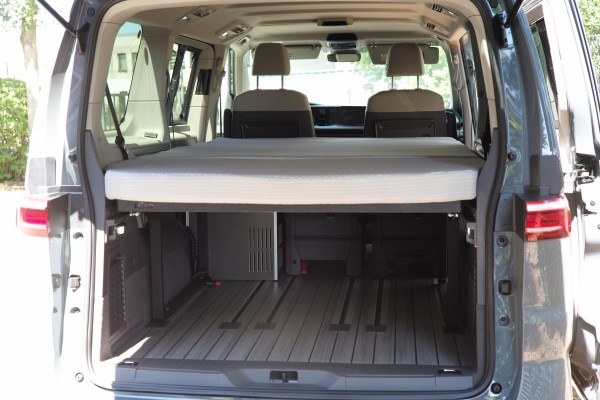 Komfortbett VW T7 FreeVan Bettsystem mit Lattenrost und Matraze